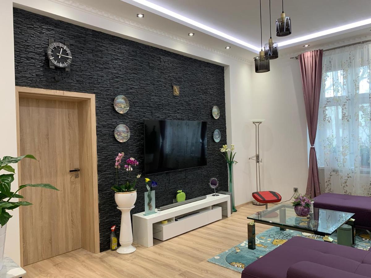 Galaxy Apartment การ์โลวีวารี ภายนอก รูปภาพ